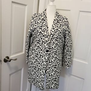 NWOT Liz Claiborne Black & White Animal Print Outer Coat Size Large, Gorgeous
